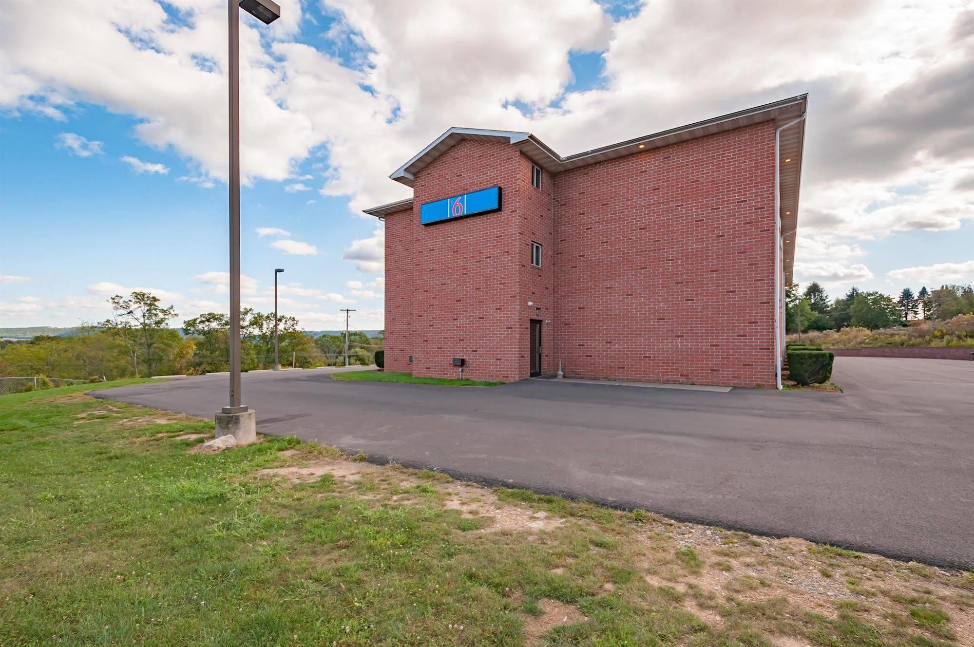Motel 6-Drums Exterior photo